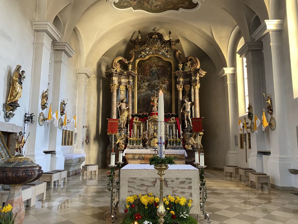 Osterschmuck in der Pfarrkirche