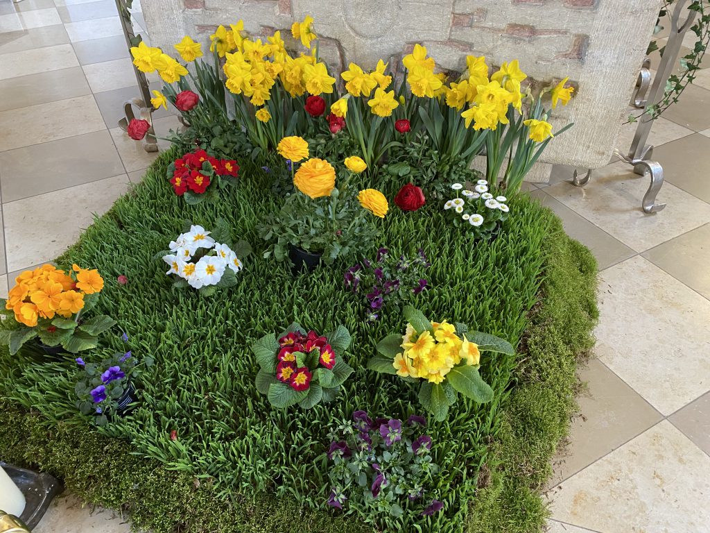 Osterschmuck in der Pfarrkirche