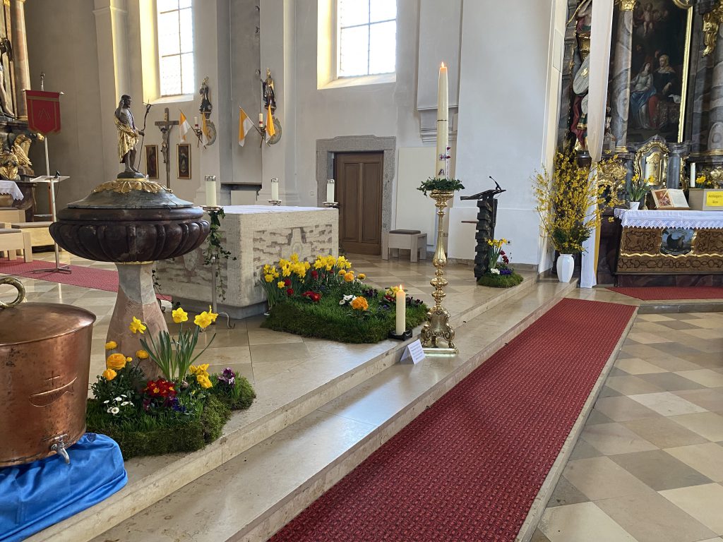 Osterschmuck in der Pfarrkirche